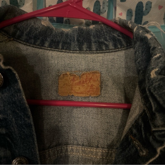 1988 Levi jacket with extra wear. Measures to a medium but would fit loosely - Picture 2 of 10